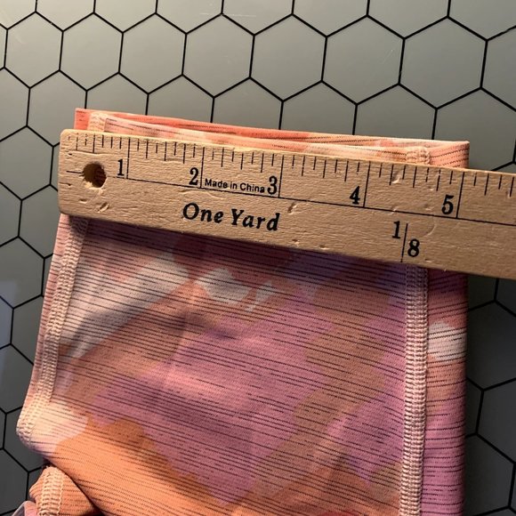 Outdoor Voices Leggings Womens Size XL Pink Orange Camo Techsweat Flex Cropped - Picture 7 of 8